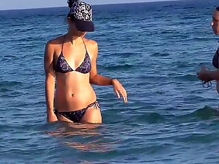 Une bombe a la plage