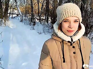 Demi-soeur donne une fellation fantastique à l'extérieur